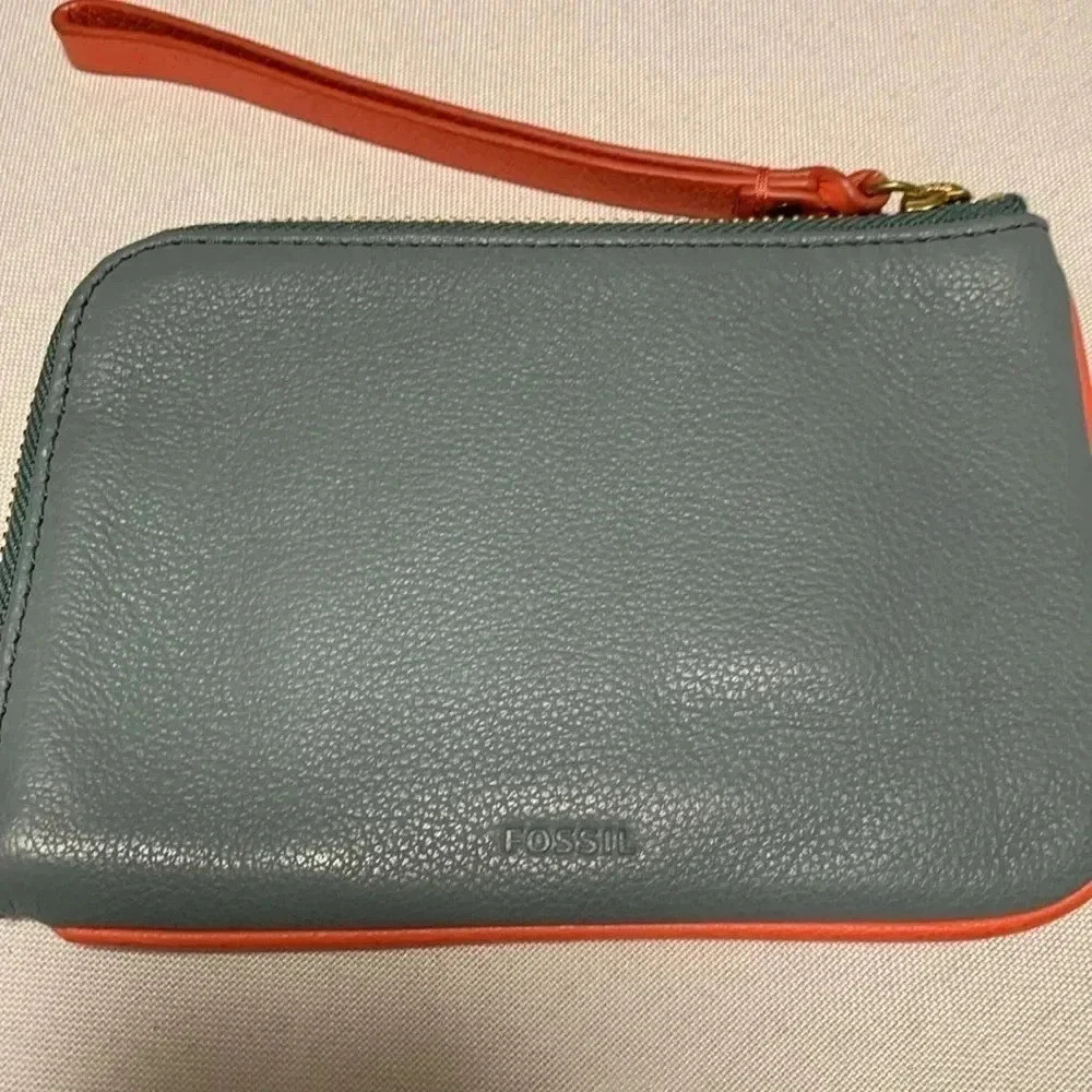 FOSSIL Wristlet, excellent condition. - Picture 2 of 4